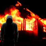 Неизвестный мужчина поджег кафе в Топчихе