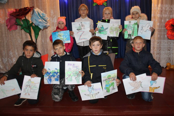 Песчановский СК. участники выставки патриотического рисунка