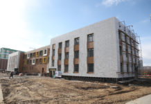 Глава Алтайского края проконтролировал строительство детского сада в Барнауле