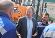 Виктор Томенко проверил завод, где делают алтайский асфальт