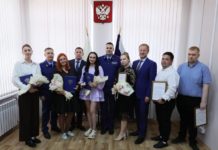 Дети-сироты в Бийске получили ключи от квартир и жилищные сертификаты на приобретение жилья