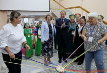 Губернатор Виктор Томенко поддержал инициативы «серебряных» волонтеров Алтайского края