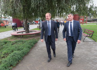 Губернатор Томенко проверил, как внедряется «алтайский сельский стандарт» в Усть-Калманке