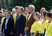 Губернатор Томенко с Фетисовым попробовали алтайские продукты на гастрофестивале в Барнауле