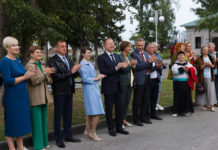 Губернатор Томенко встретил первые культуромобили в Алтайском крае