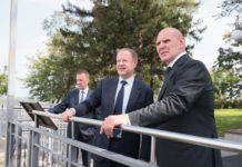 Губернатор Томенко с Карелиным попробовали алтайский сыр, который известен далеко за пределами края