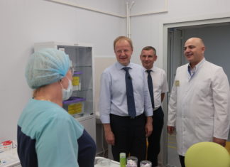 Губернатор Томенко заявил, что лично проконтролирует ход ремонта школы в селе Ракиты