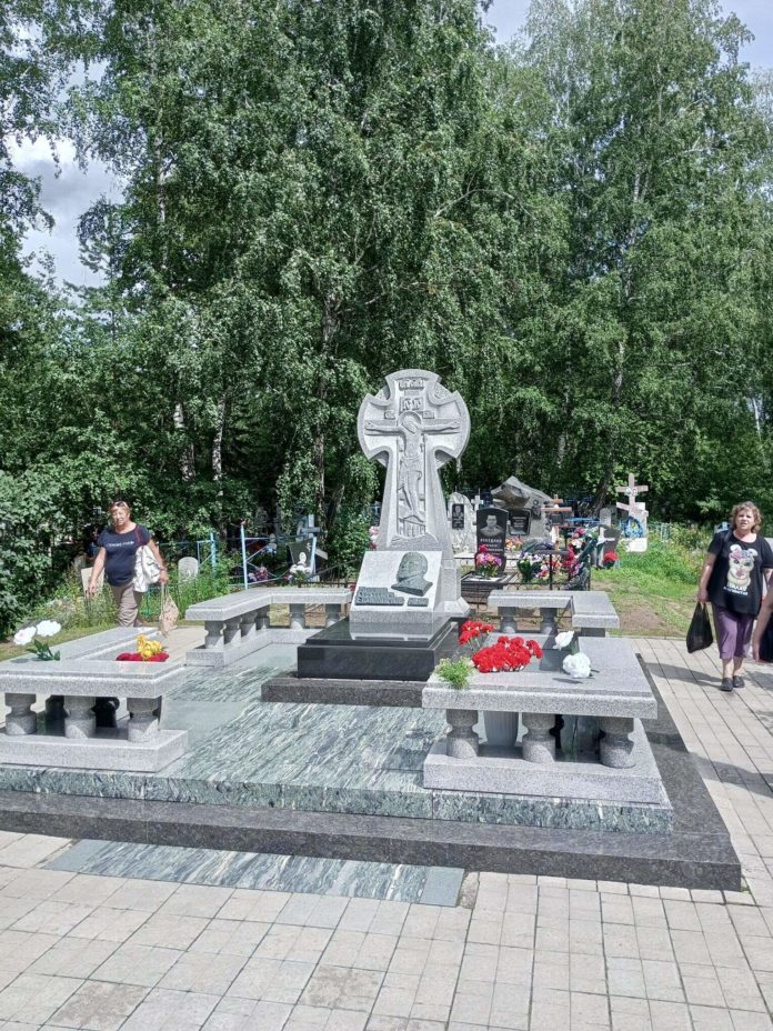 Здесь похоронен наш знаменитый земляк