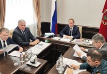 Губернатор края Виктор Томенко принял участие в видеоселекторном совещании по вопросам готовности регионов Сибири к паводку и пожароопасному сезону