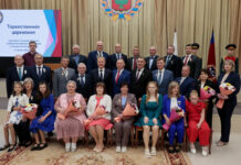 Губернатор Виктор Томенко вручил 45 жителям Алтайского края государственные награды