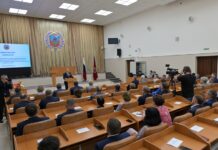 Губернатор Алтайского края Виктор Томенко вручил награды победителям конкурса «Лучший социально ответственный работодатель года»