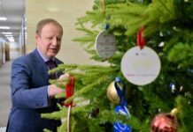 Губернатор Виктор Томенко в рамках предновогодней акции исполнит желания трех ребят — из Славяносербского района ЛНР и Ребрихинского района Алтайского края