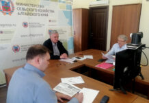 Заместитель Председателя Правительства Алтайского края Александр Лукьянов проинформировал Министра сельского хозяйства России о ходе подготовки к весенне-полевой кампании