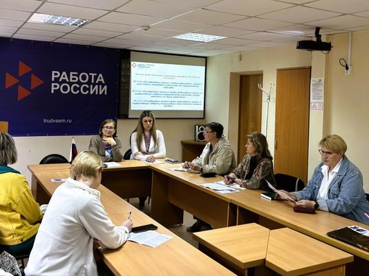 В рамках ярмарки трудоустройства пять крупных работодателей Алтайского края предложили вакансии участникам СВО и членам их семей