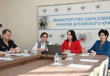 Вопросы защиты детей от негативного влияния интернета обсудили более 150 алтайских педагогов